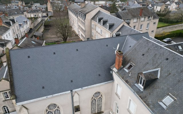 Toiture en ardoises sur un bâtiment existant dans le Loir-et-Cher